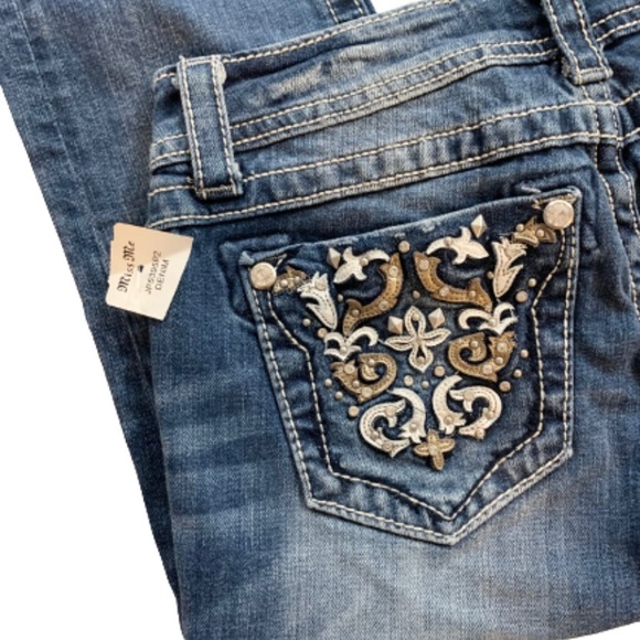 Miss Me Cuffed Capri Medium Wash NWT Size 26 - Picture 3 of 12